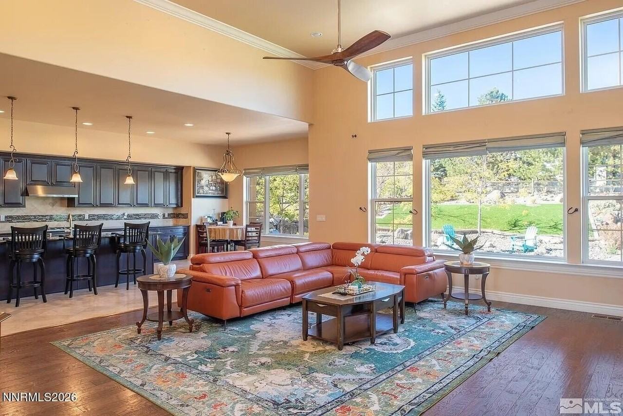 3945 Aspen Holw - Photo 4 of 21