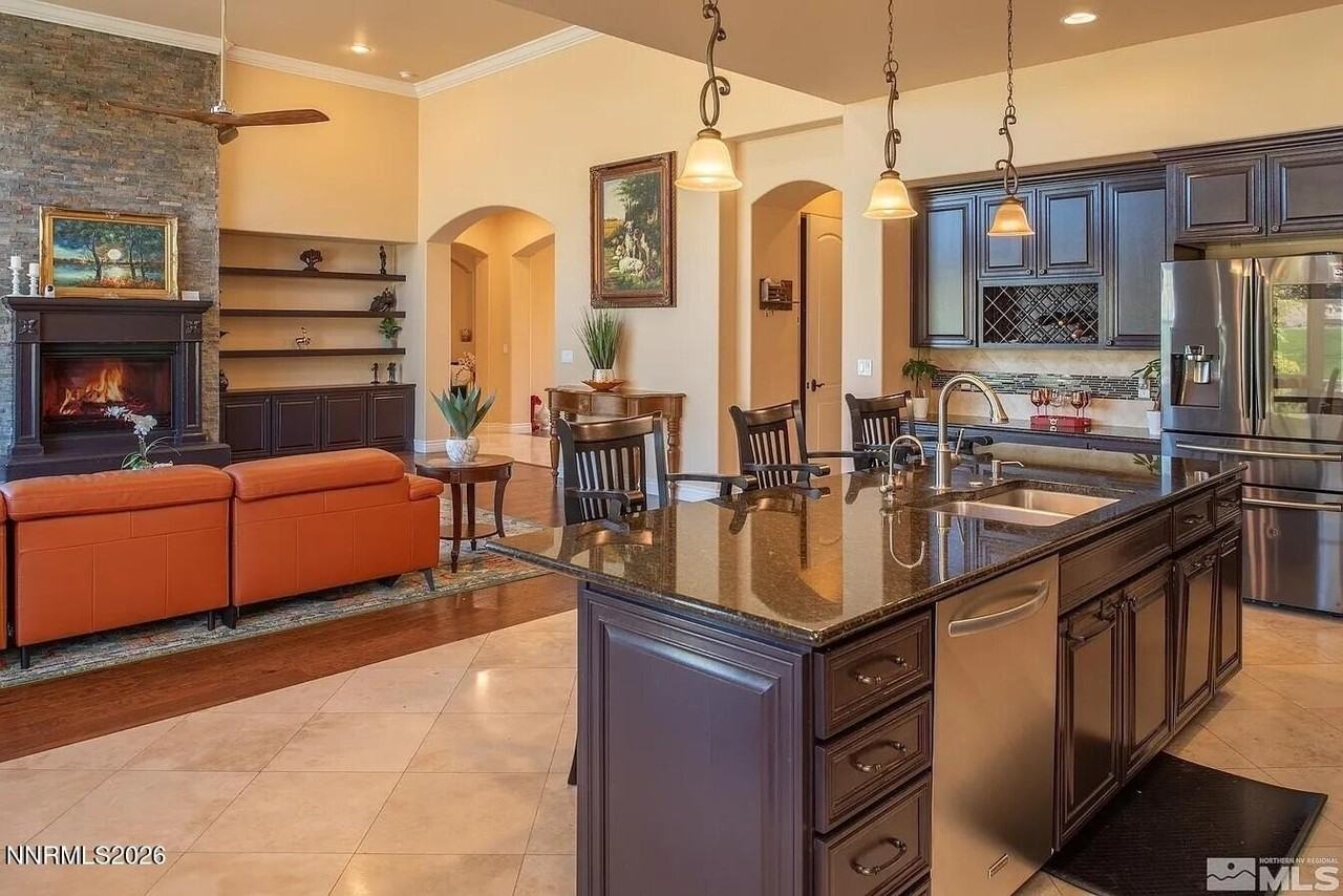 3945 Aspen Holw - Photo 5 of 21