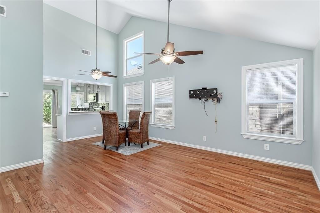 4139 Rosser Sq - Photo 3 of 38