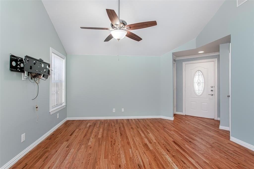 4139 Rosser Sq - Photo 6 of 38