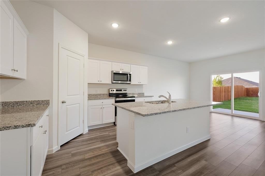 708 Bois D Arc Ln - Photo 3 of 26