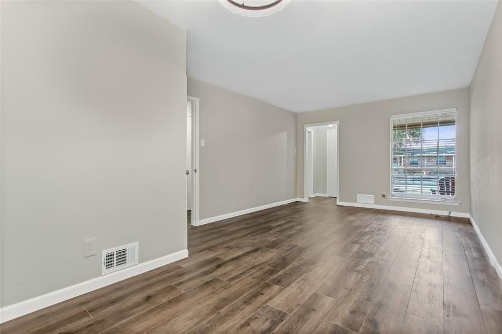 7551 Brentcove Cir - Photo 5 of 34