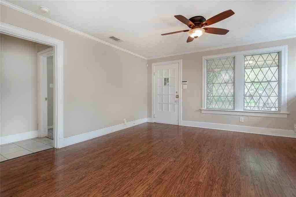 6922 Lindsley Ave - Photo 5 of 24