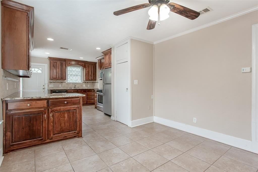 6922 Lindsley Ave - Photo 7 of 24