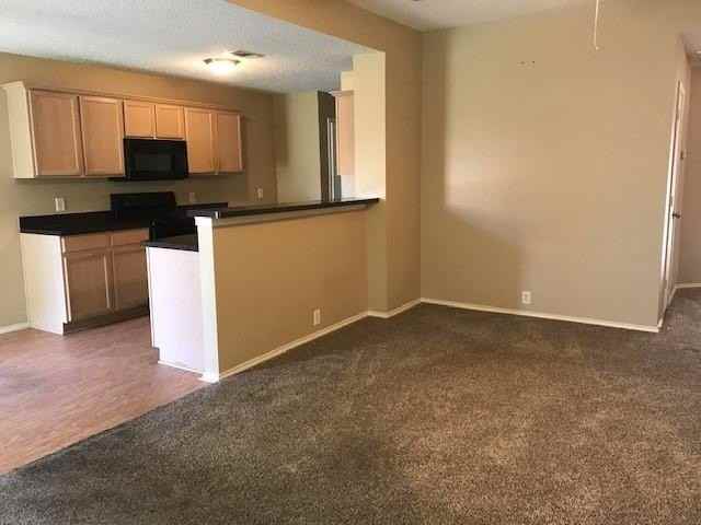 220 Pinecrest - Photo 2 of 10