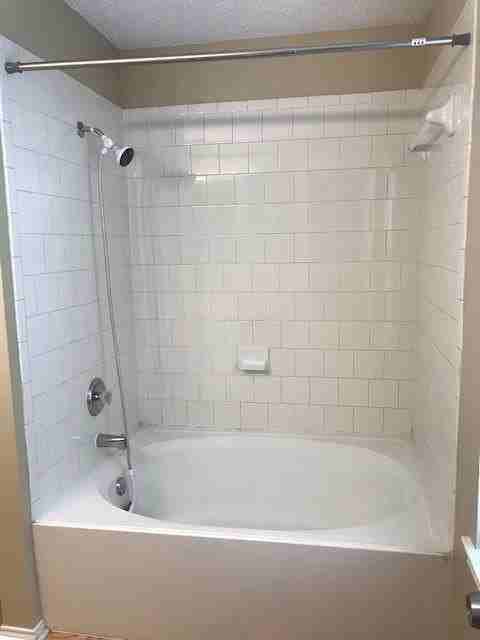 220 Pinecrest - Photo 3 of 10