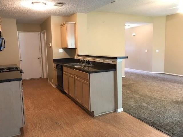 220 Pinecrest - Photo 7 of 10