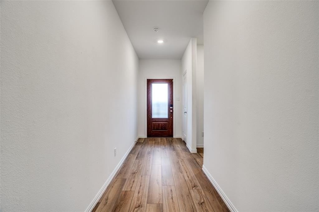 1220 Mahogany Ln - Photo 3 of 37