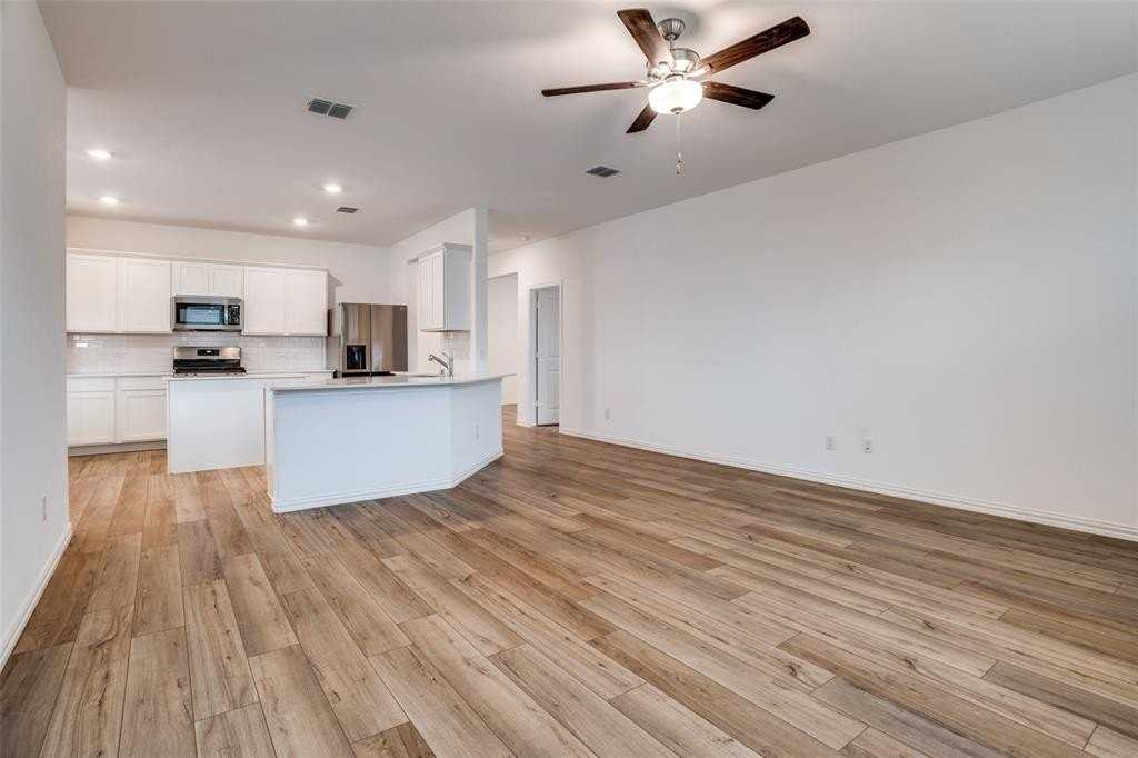 1220 Mahogany Ln - Photo 5 of 37