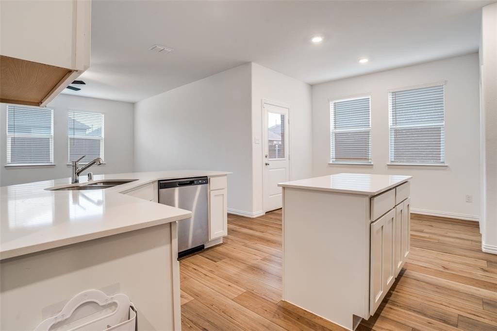 1220 Mahogany Ln - Photo 7 of 37