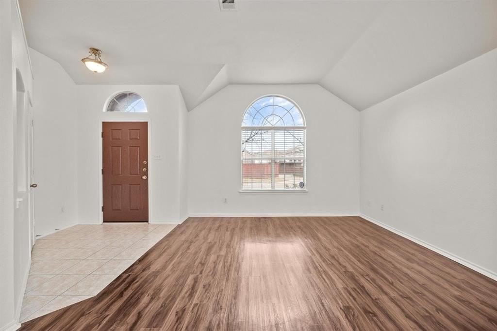 9880 Wyndbrook Dr - Photo 5 of 24