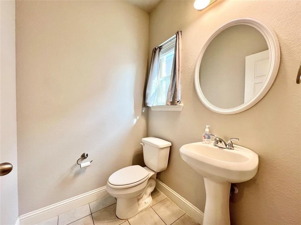 5000 Villas Dr - Photo 3 of 33