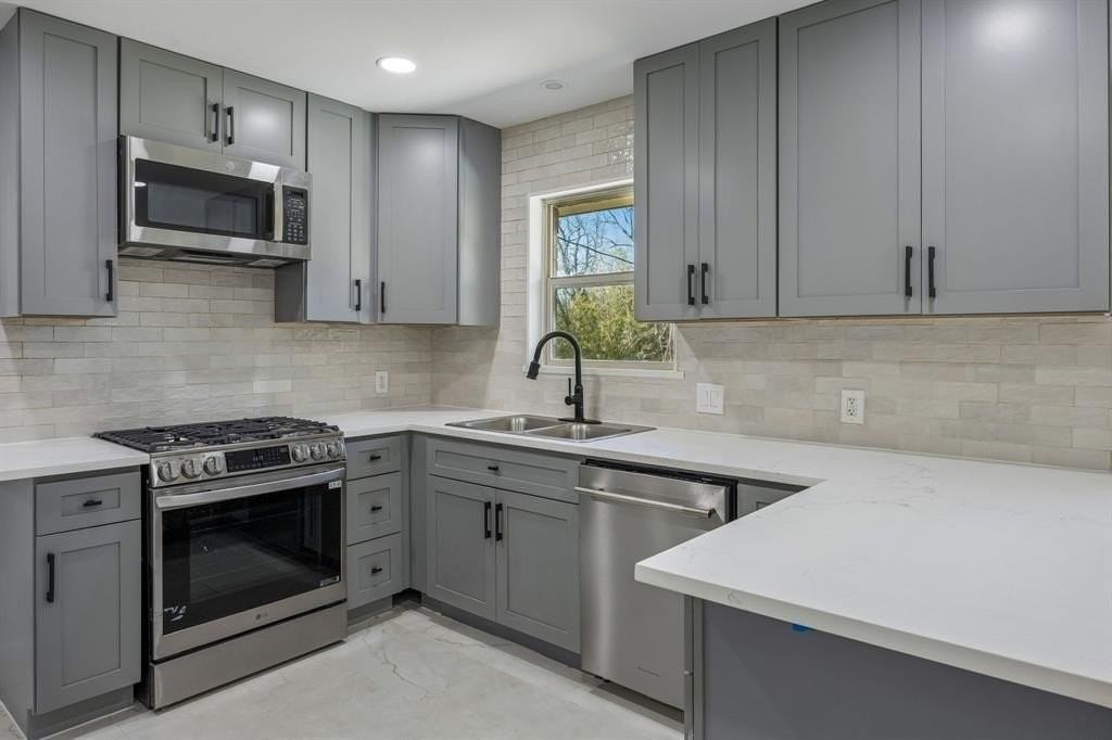 9361 Angora St - Photo 5 of 13