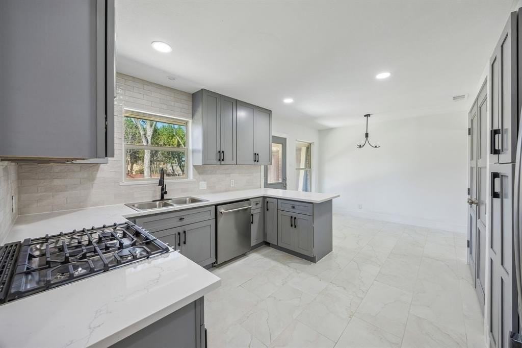 9361 Angora St - Photo 6 of 13