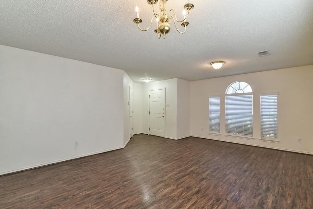 307 Stell Ave - Photo 3 of 27