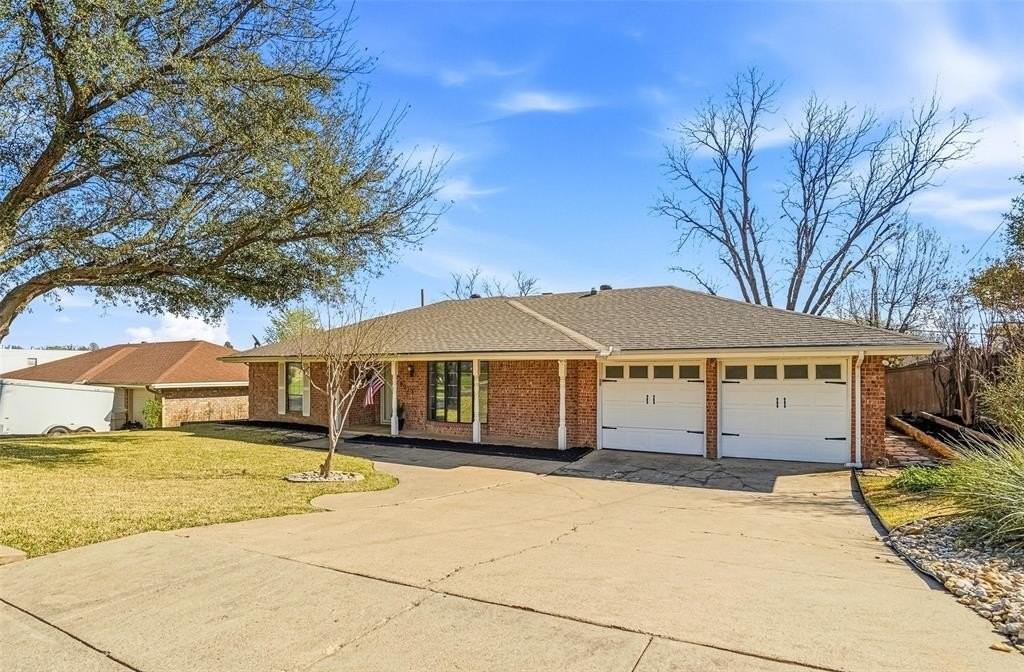 8013 Carrick St - Photo 2 of 33