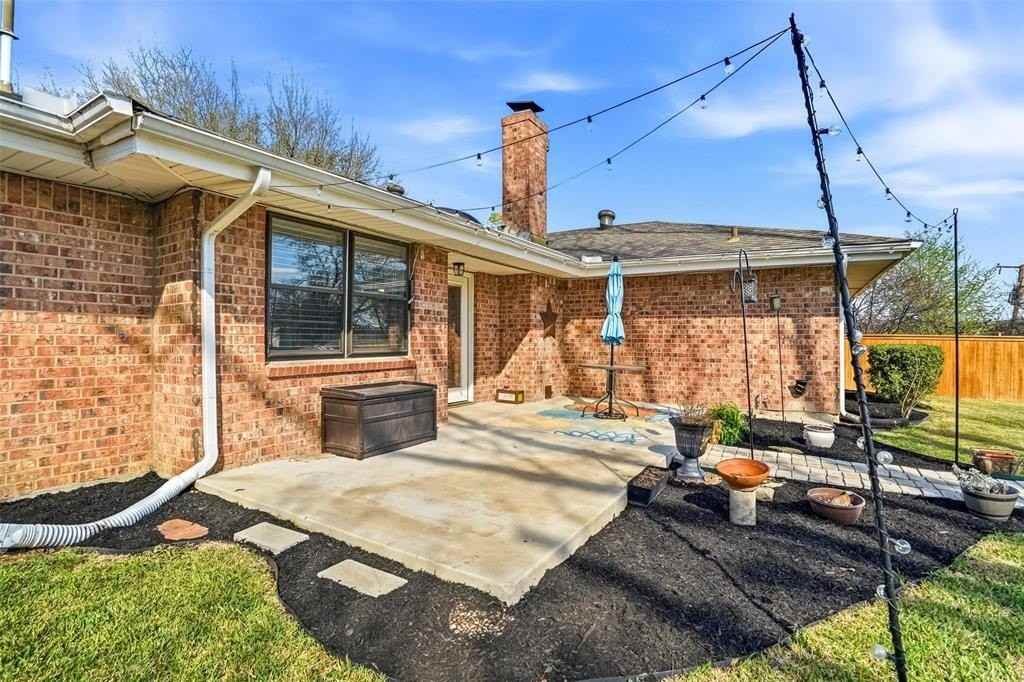 8013 Carrick St - Photo 7 of 33