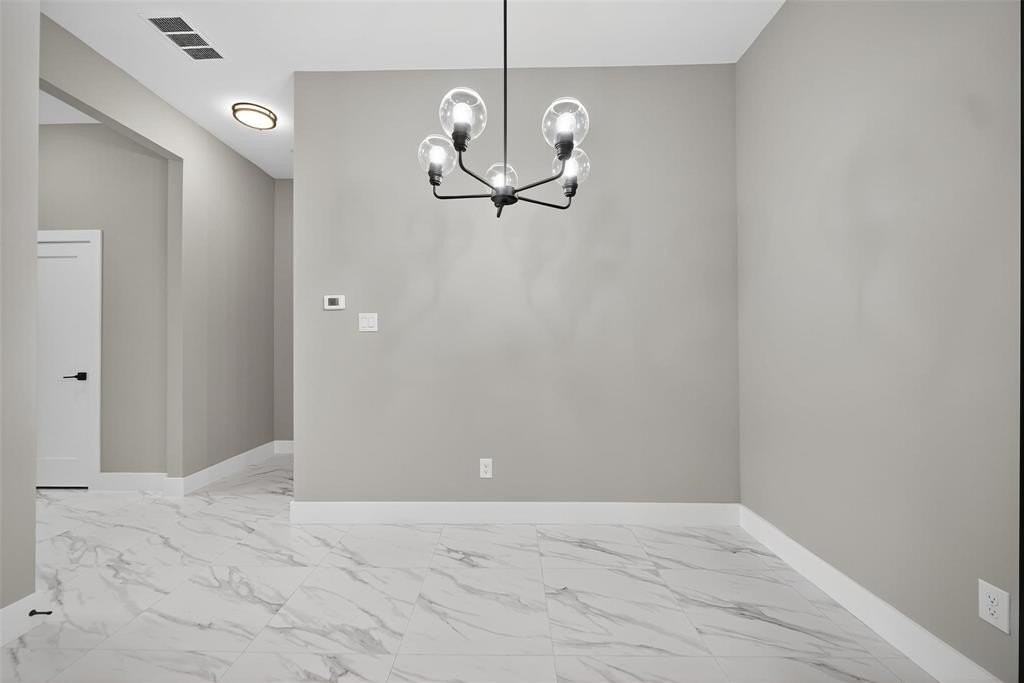 2366 Usmen Dr - Photo 4 of 32