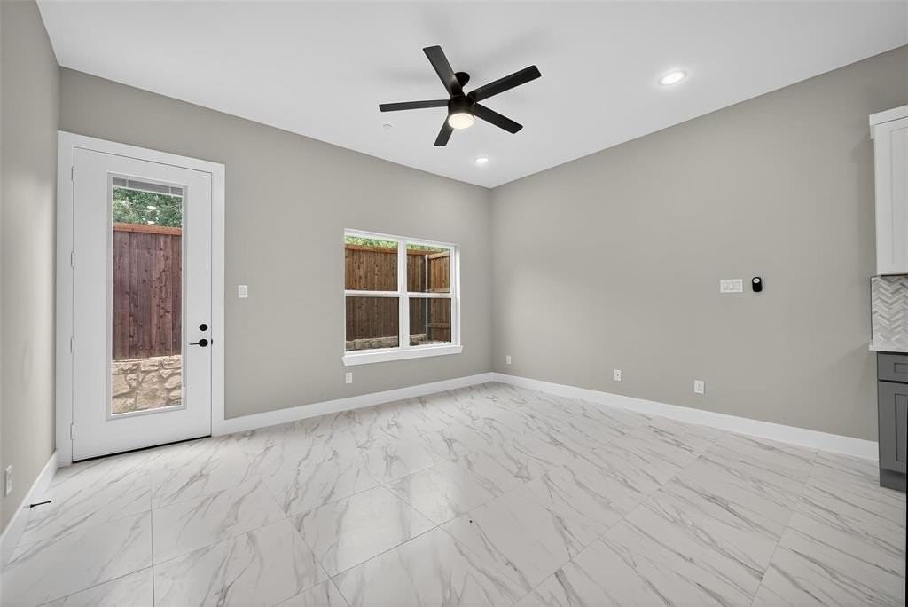 2366 Usmen Dr - Photo 6 of 32