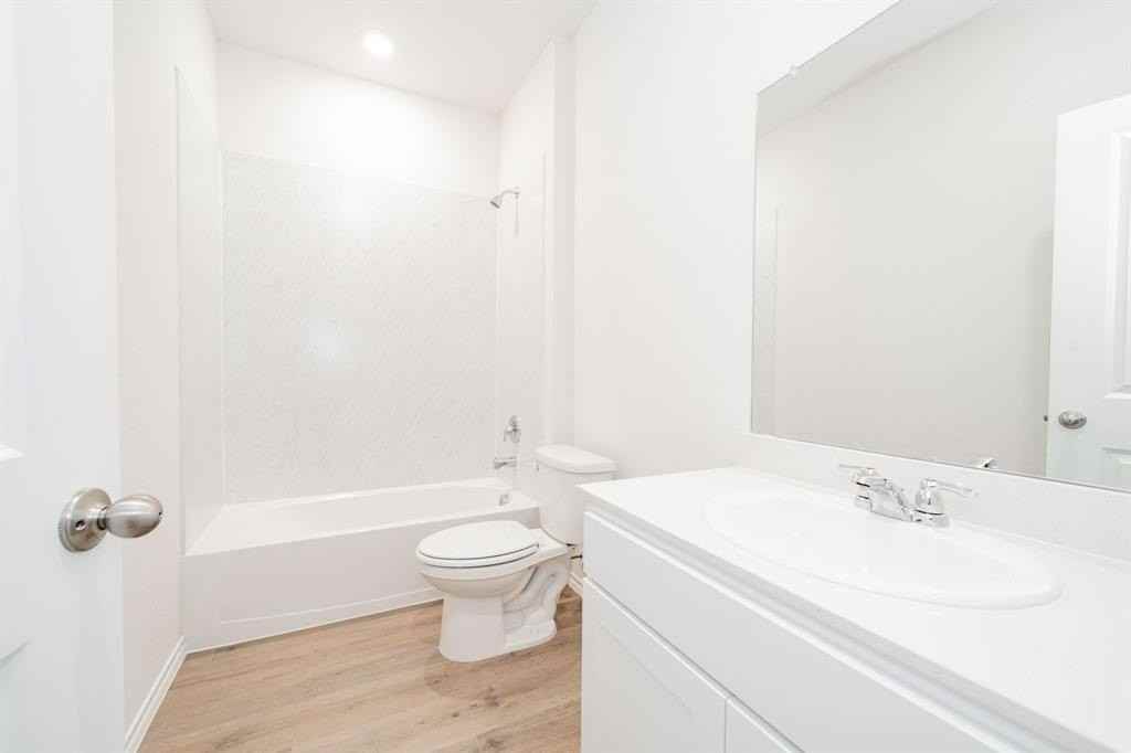 2110 Thornton Dr - Photo 4 of 40