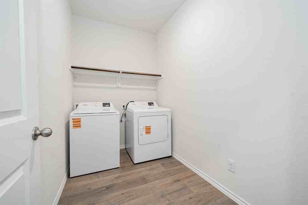 2110 Thornton Dr - Photo 5 of 40