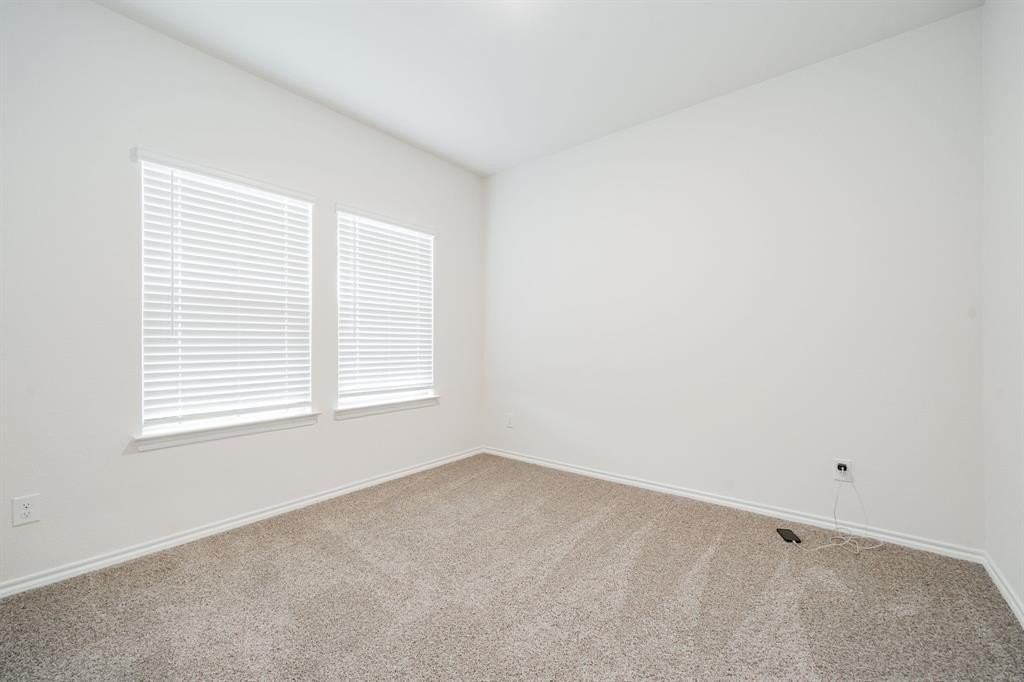 2110 Thornton Dr - Photo 6 of 40