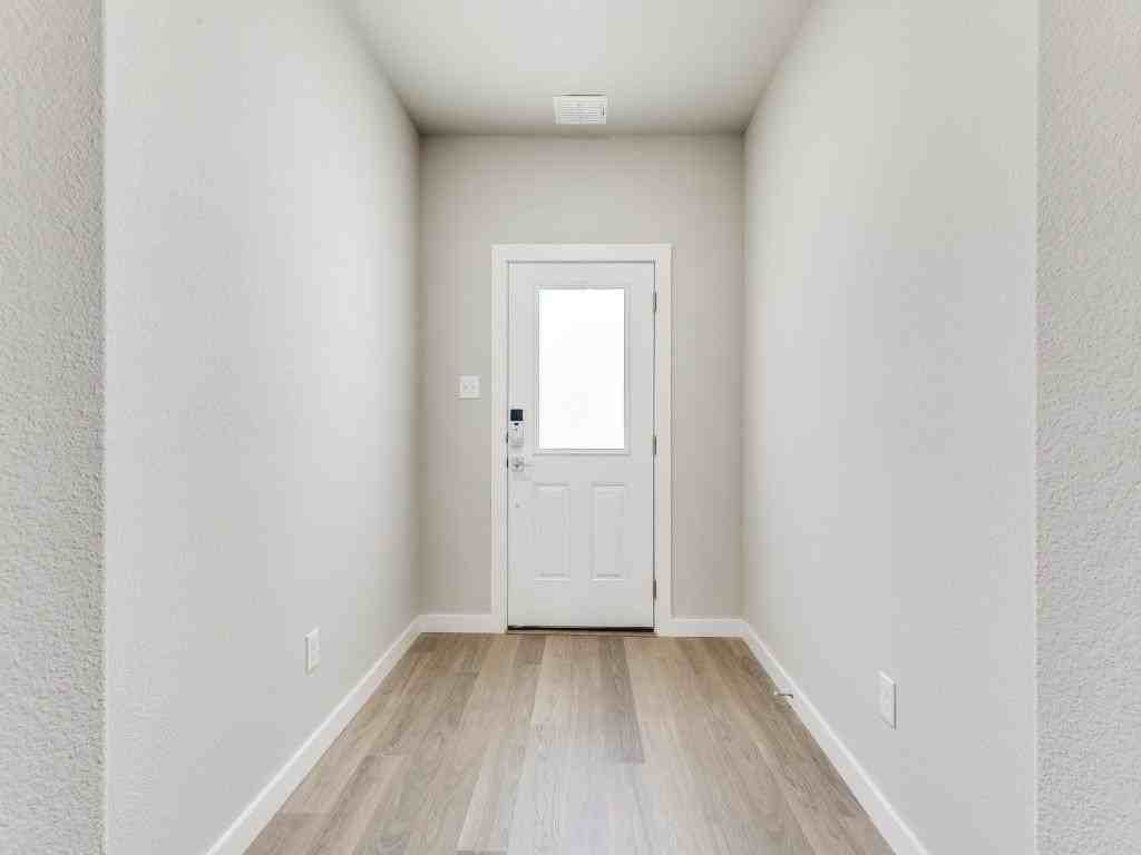 15208 Supreme St - Photo 4 of 25