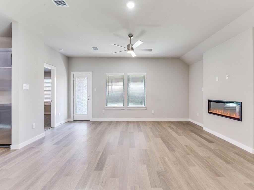 15224 Supreme St - Photo 6 of 25