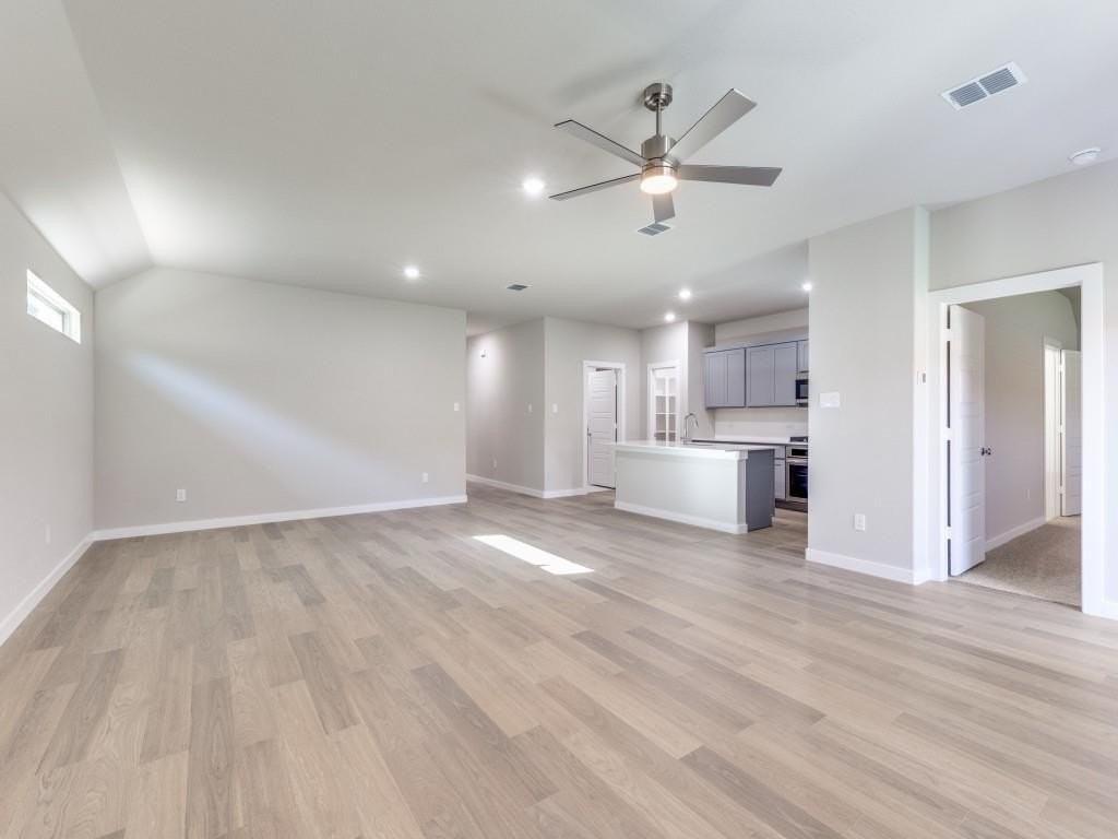 15224 Supreme St - Photo 7 of 25