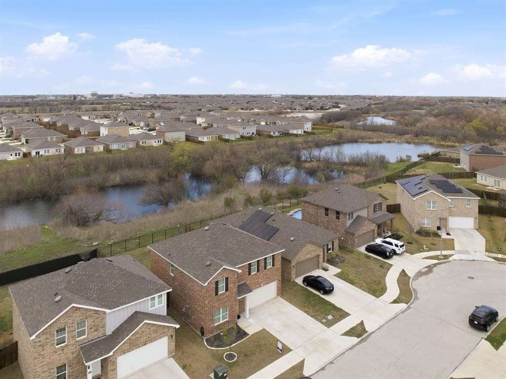 8325 Kimlewick Dr - Photo 3 of 39