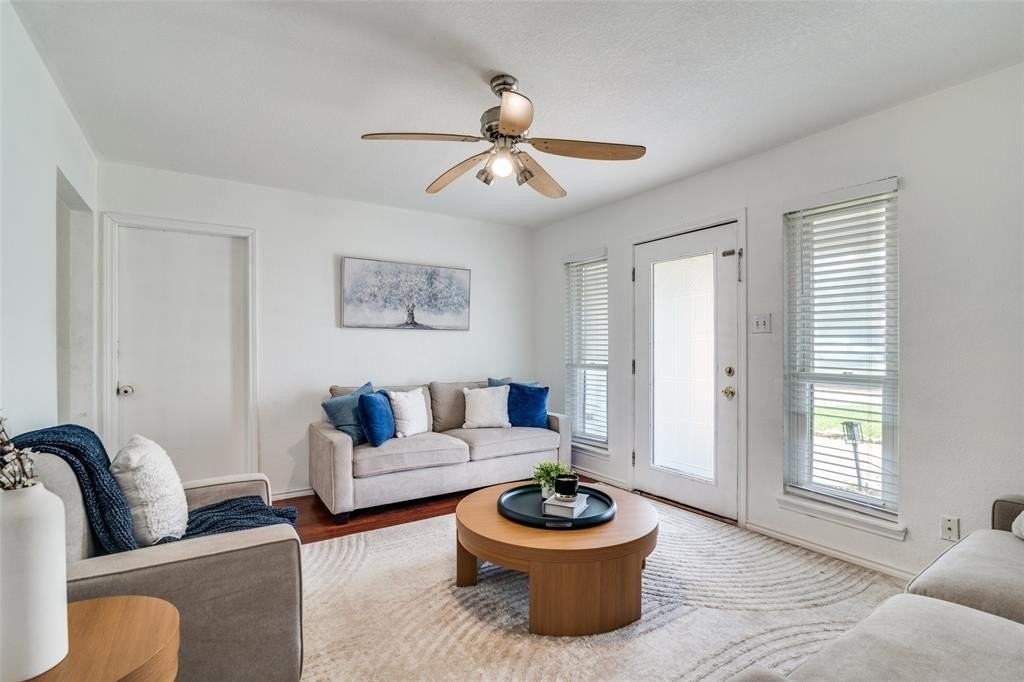 904 Melody Cir - Photo 3 of 14