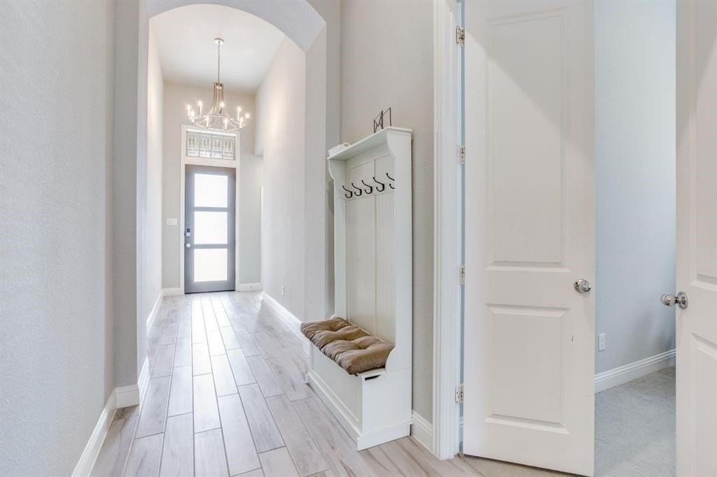 905 Lady Bird Dr - Photo 5 of 40