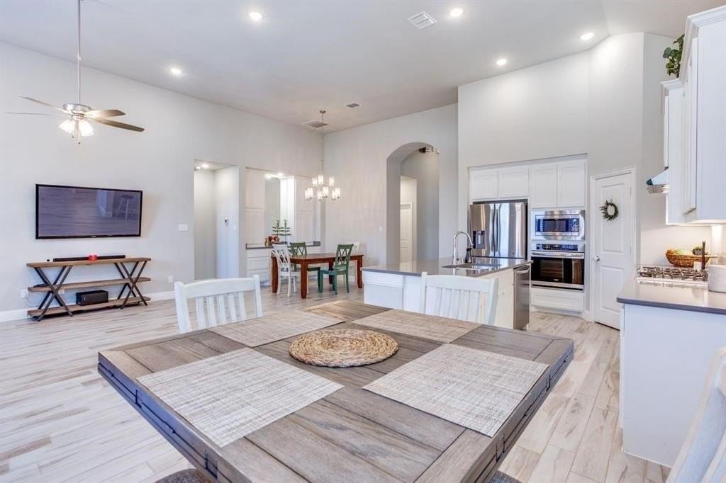 905 Lady Bird Dr - Photo 7 of 40