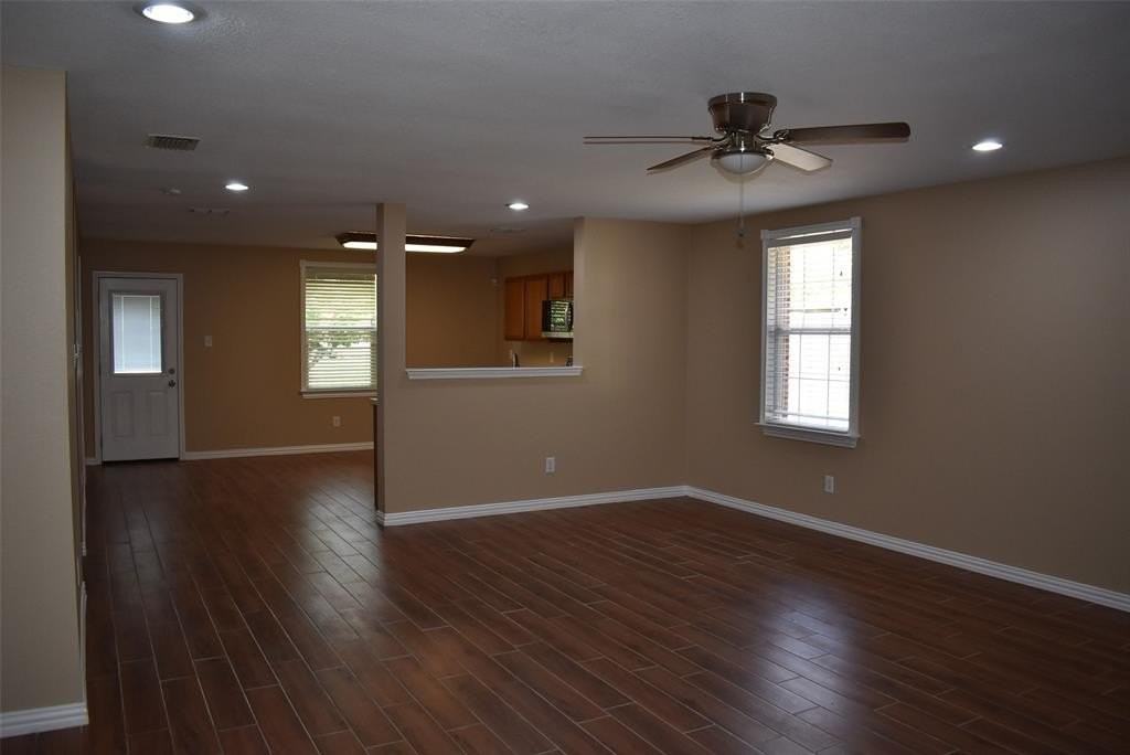 721 Pickwick Ln - Photo 3 of 19