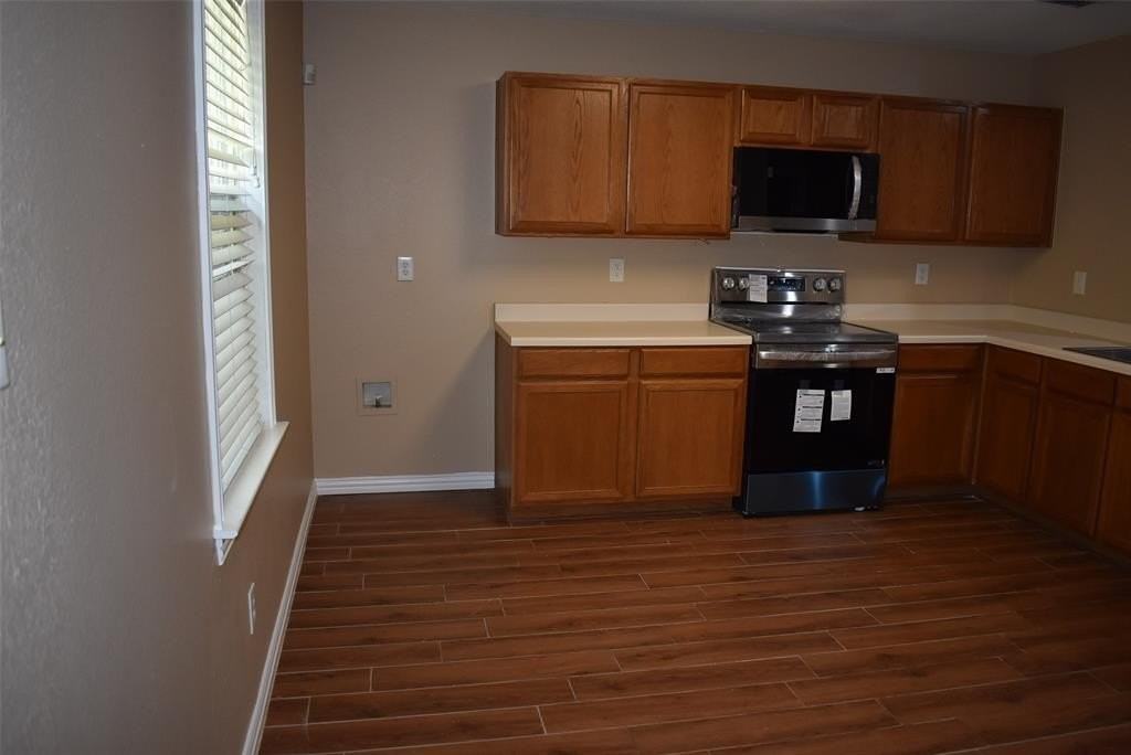 721 Pickwick Ln - Photo 6 of 19