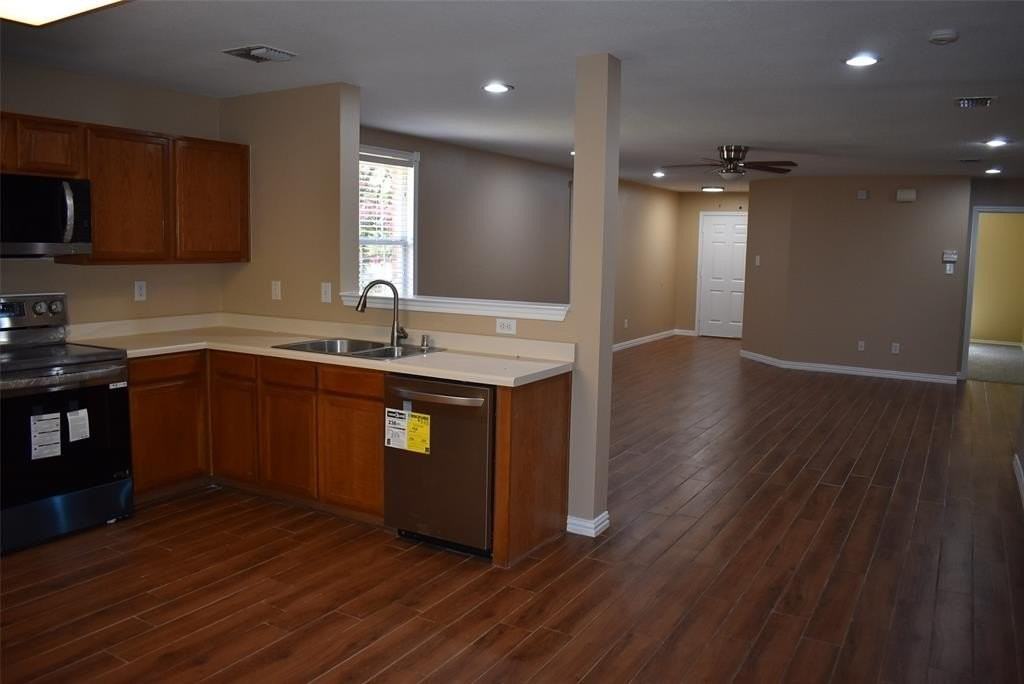 721 Pickwick Ln - Photo 7 of 19