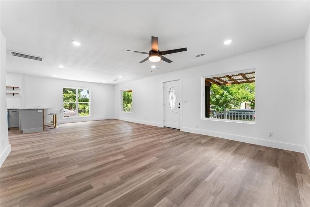 2730 Gladstone Dr - Photo 3 of 19