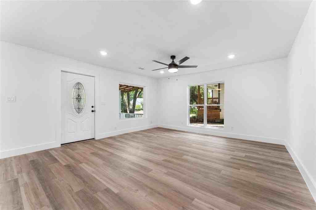 2730 Gladstone Dr - Photo 4 of 19