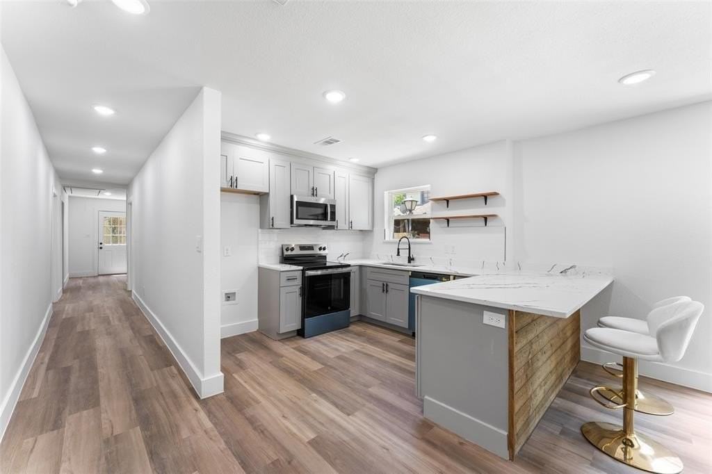 2730 Gladstone Dr - Photo 6 of 19