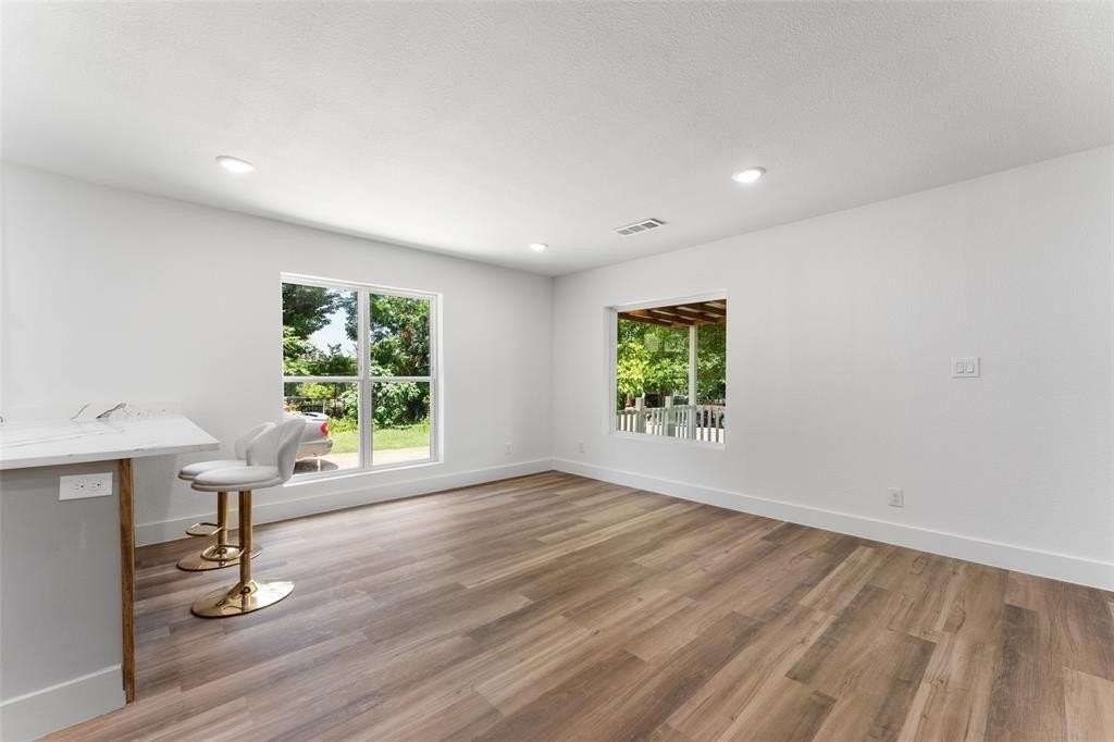 2730 Gladstone Dr - Photo 7 of 19