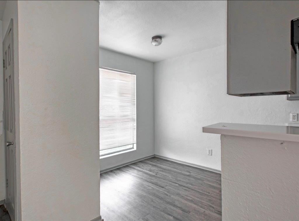 916 Isbell Rd #D - Photo 4 of 13