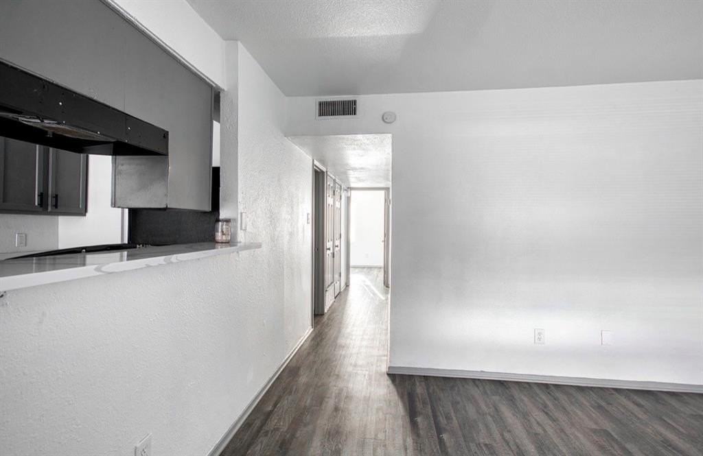 916 Isbell Rd #D - Photo 5 of 13