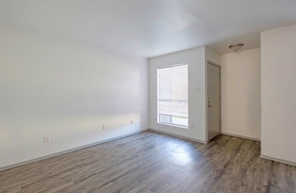 916 Isbell Rd #D - Photo 6 of 13