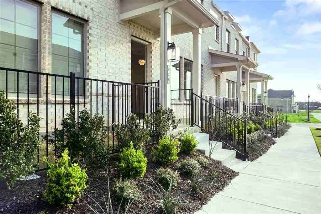 631 Redwood Way - Photo 4 of 30