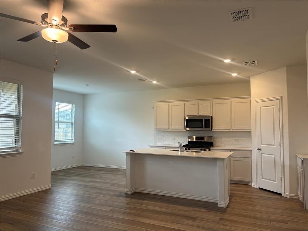 1447 Mesquite Ln - Photo 3 of 17