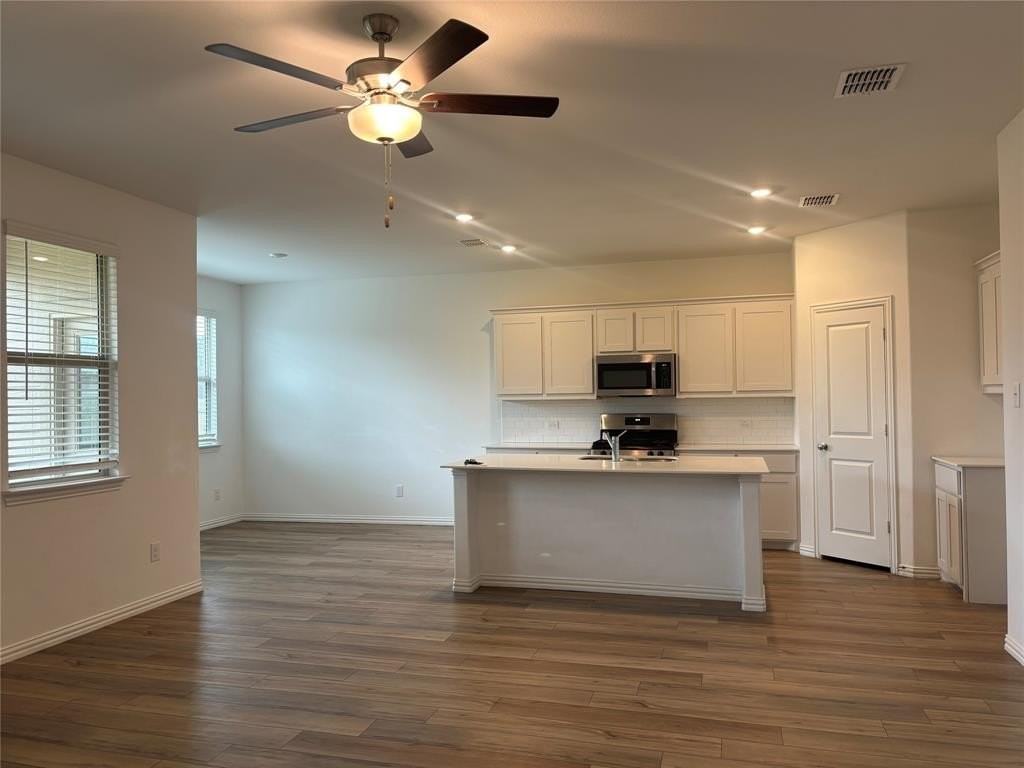 1447 Mesquite Ln - Photo 4 of 17