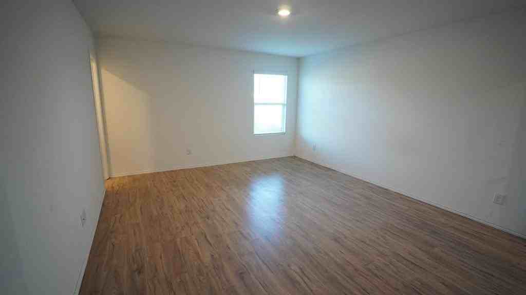 5318 Curwood Dr - Photo 4 of 13