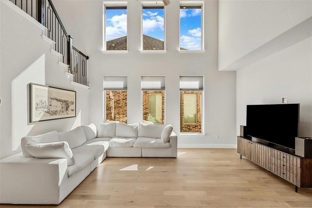 1220 Western Yarrow Ave - Photo 5 of 37