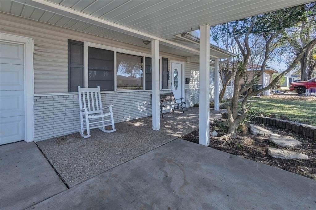 2848 Azalea Ln - Photo 3 of 22