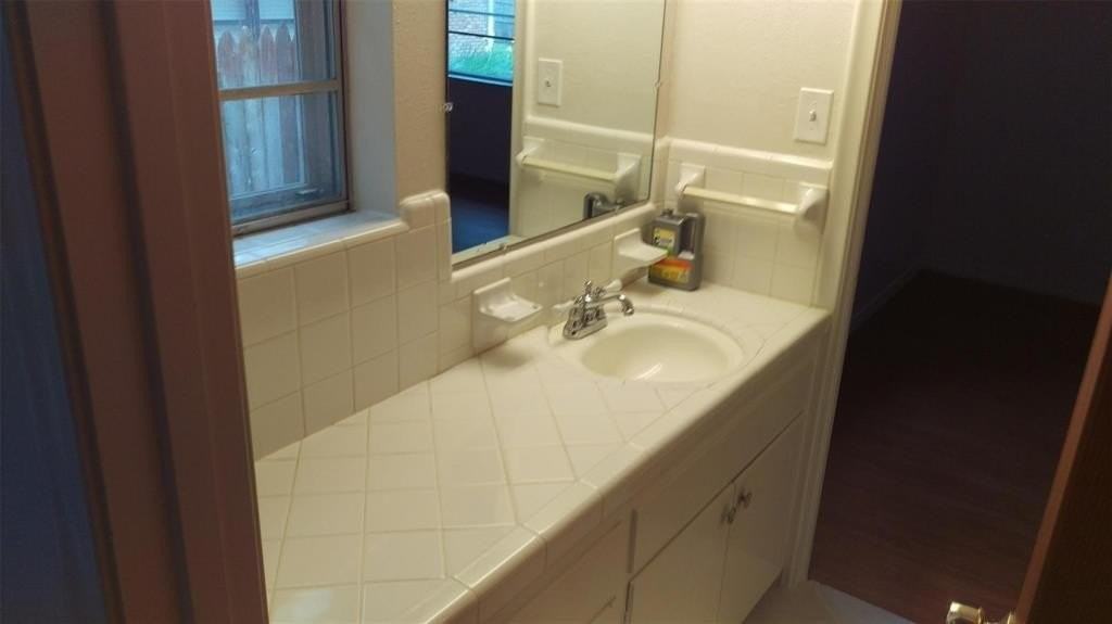 514 S Lois Ln - Photo 3 of 10